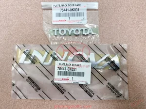 Chữ Innova cửa hậu Innova
