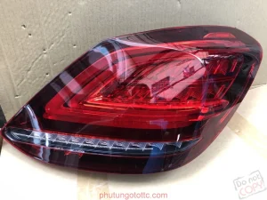Đèn hậu Mercedes C200