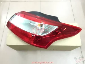 Đèn lái sau Ford Focus 2013 ( miếng ngoài)