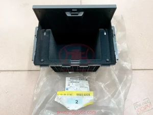 Hộp đựng đồ táp lô giữa Captiva