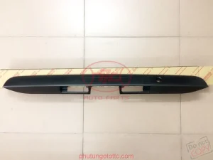 Nẹp cánh cửa hậu Hiace 2010