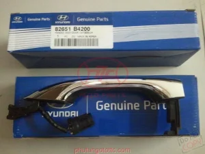 Tay mở cửa ngoài trước Grand I10