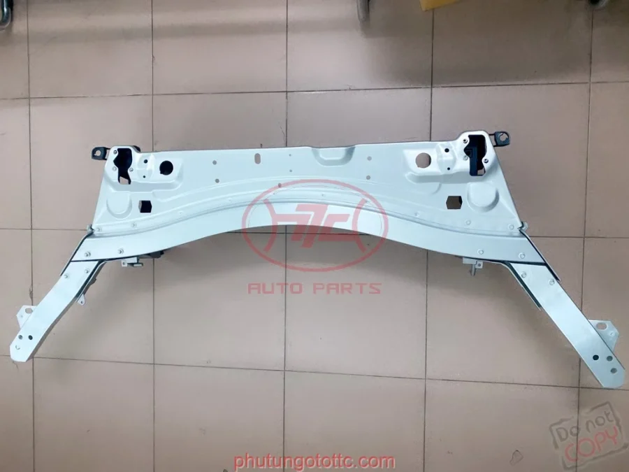 Xương đỡ két nước trên Mercedes GLC250